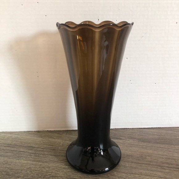Vtg Smokey Glass Vase with Ruffle Edge - Picture 2 of 10